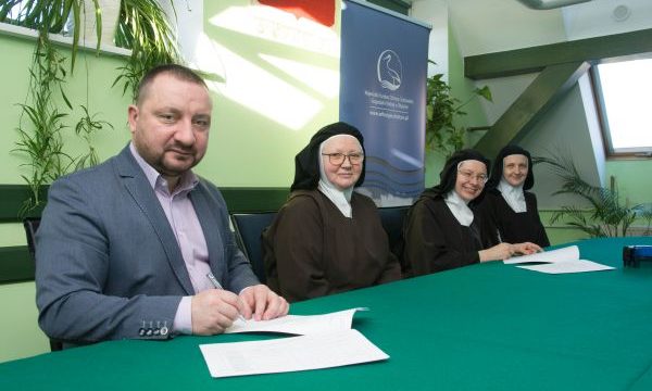 Umowa na dofinansowanie termomodernizacji klasztoru w Spręcowie