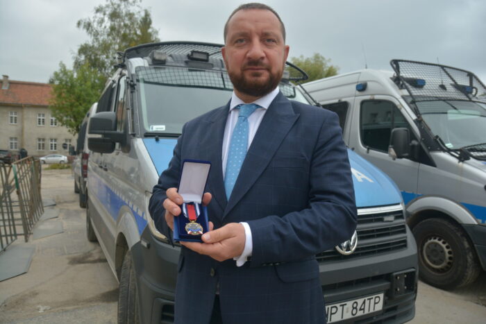 Prezes WFOŚiGW w Olsztynie odznaczony medalem za zasługi dla policji